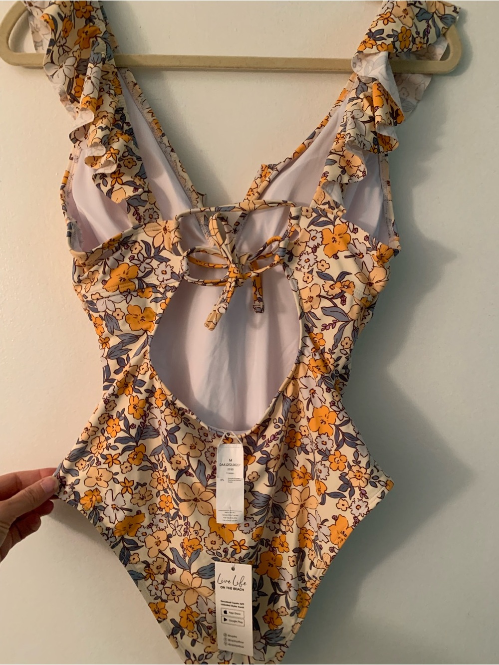 Cupshe Cream Floral Ruffle Strap One-Piece  Swimsuit with tummy control - Picture 8 of 8